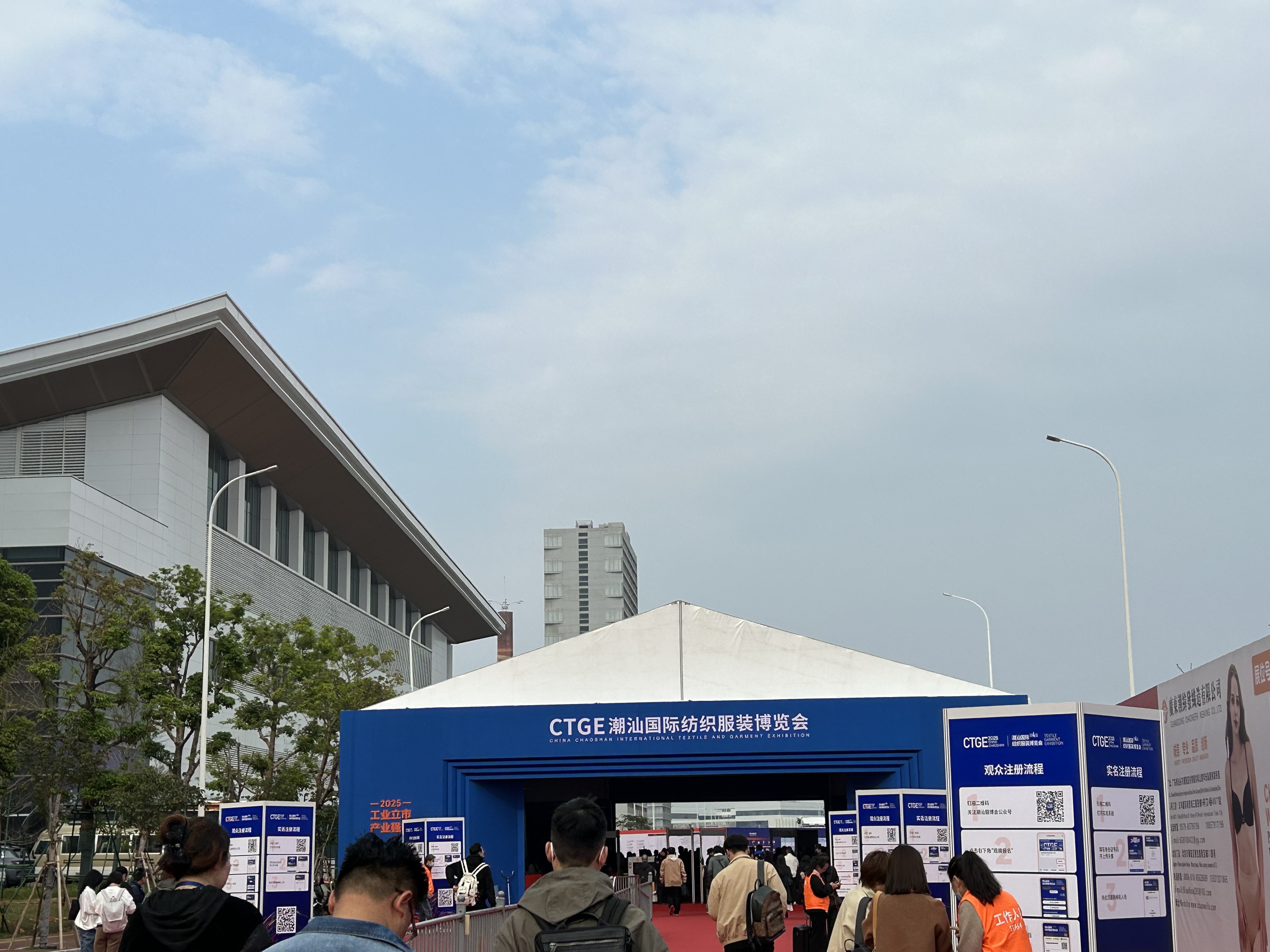Derniers blogs de l'entreprise sur Qingdao X-C Packaging Printing Co., Ltd. brille à l'exposition de la mode de Shantou avec le populaire emballage composite en papier Solut